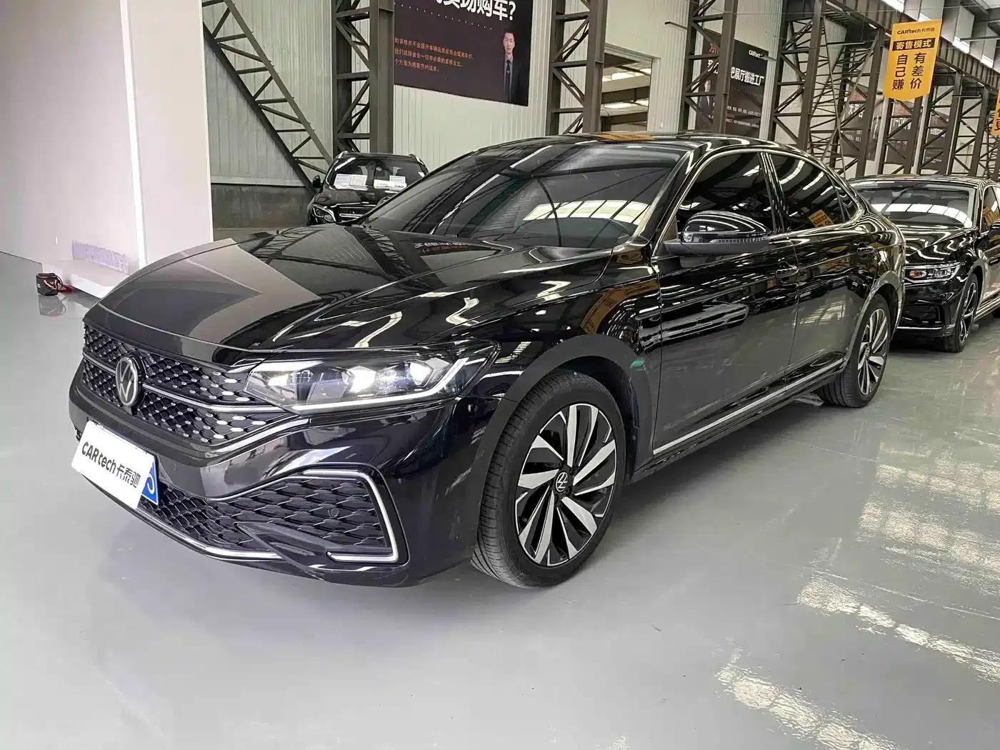 2022 Volkswagen Passat 330TSI Starry Sky Elite Edition — миниатюра 1