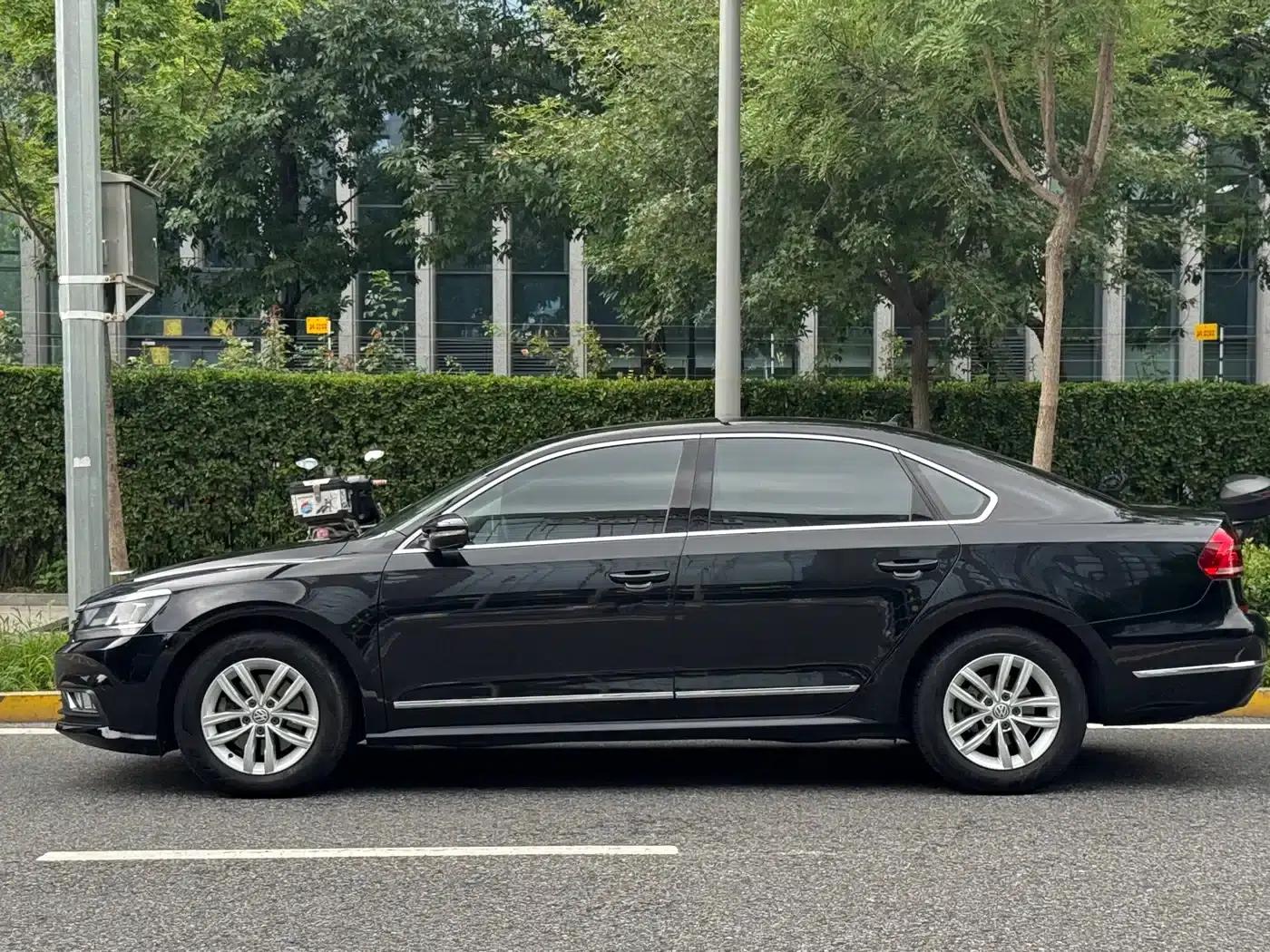 2016 Passat 330TSI DSG Premium Edition — миниатюра 3