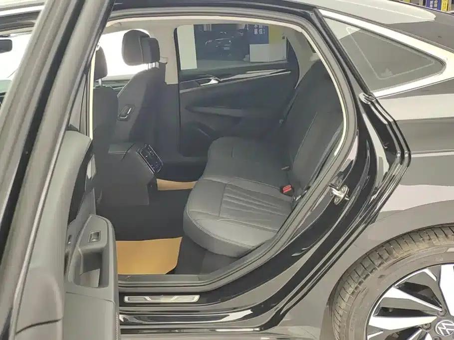 2025 Volkswagen Passat 330TSI Elite Edition — миниатюра 11