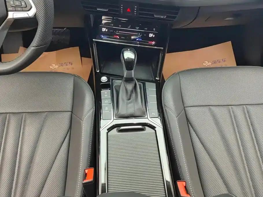2025 Volkswagen Passat 330TSI Elite Edition — миниатюра 16