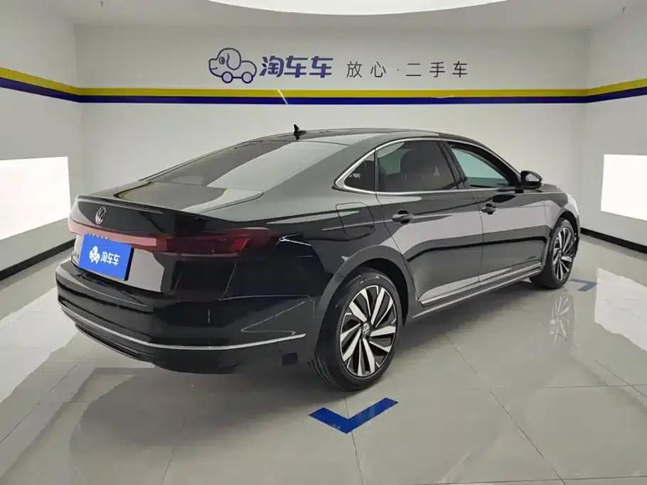 2025 Volkswagen Passat 330TSI Elite Edition — миниатюра 3