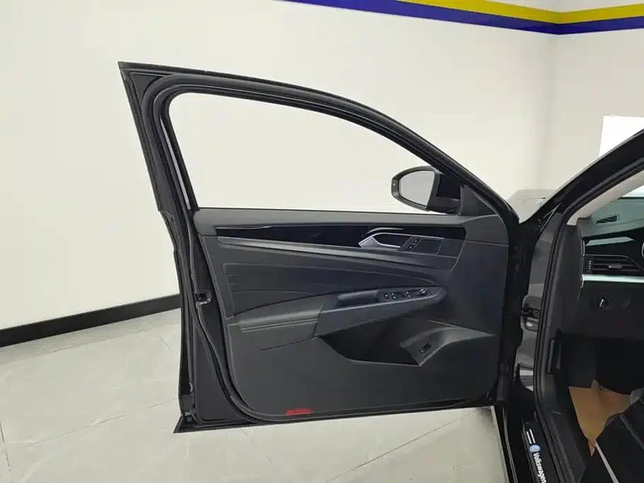 2025 Volkswagen Passat 330TSI Elite Edition — миниатюра 7