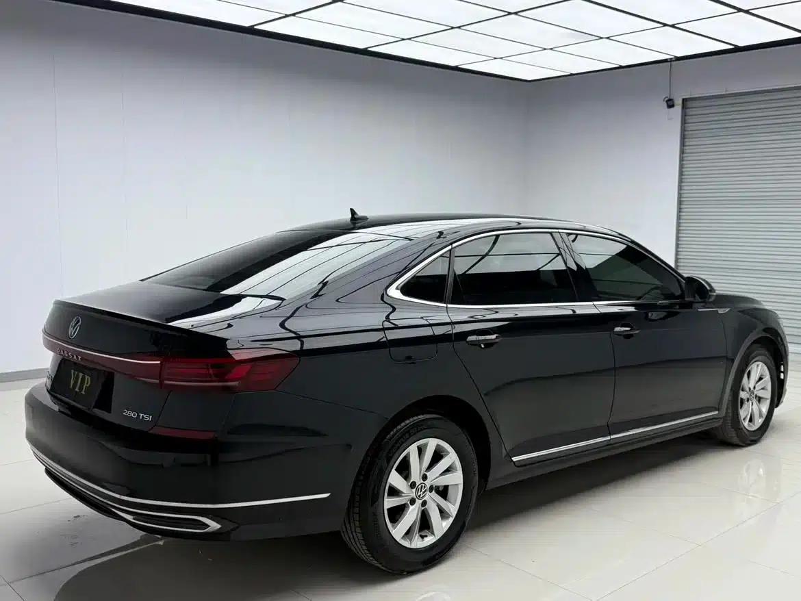 2022 Volkswagen Passat 280TSI Business Edition — миниатюра 2