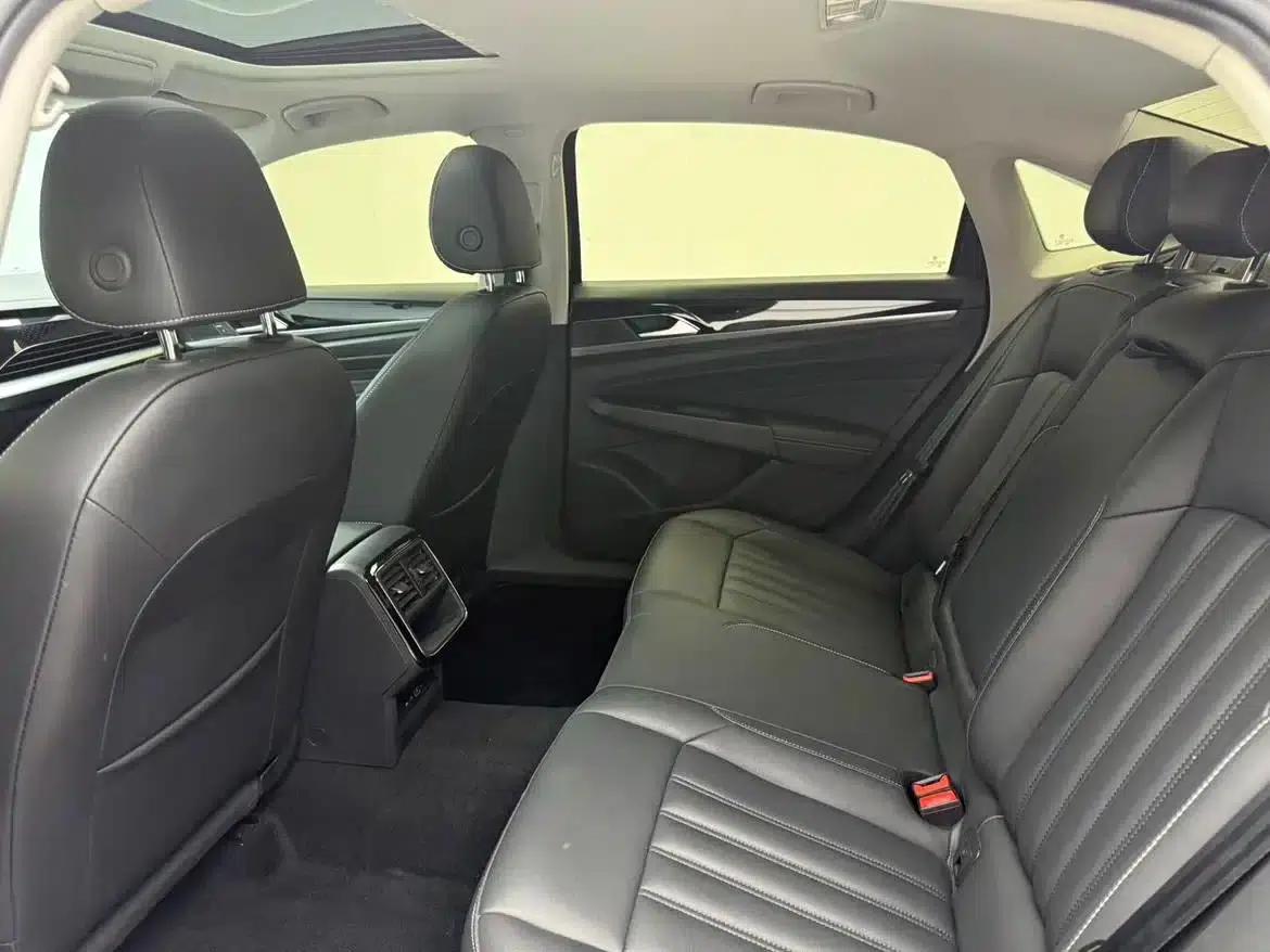 2022 Volkswagen Passat 280TSI Business Edition — миниатюра 8
