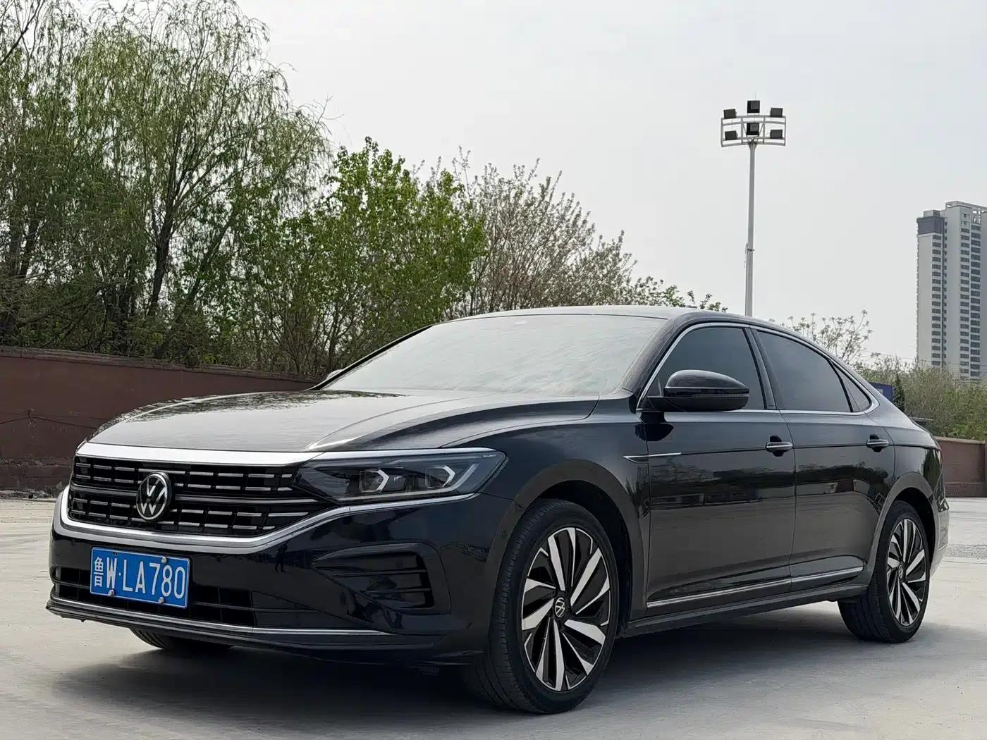 2022 Passat 330TSI Luxury Edition — миниатюра 1