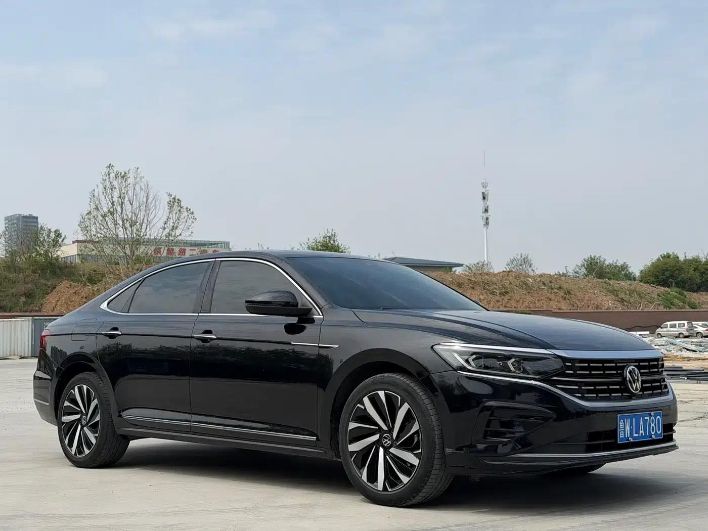 2022 Passat 330TSI Luxury Edition — миниатюра 3