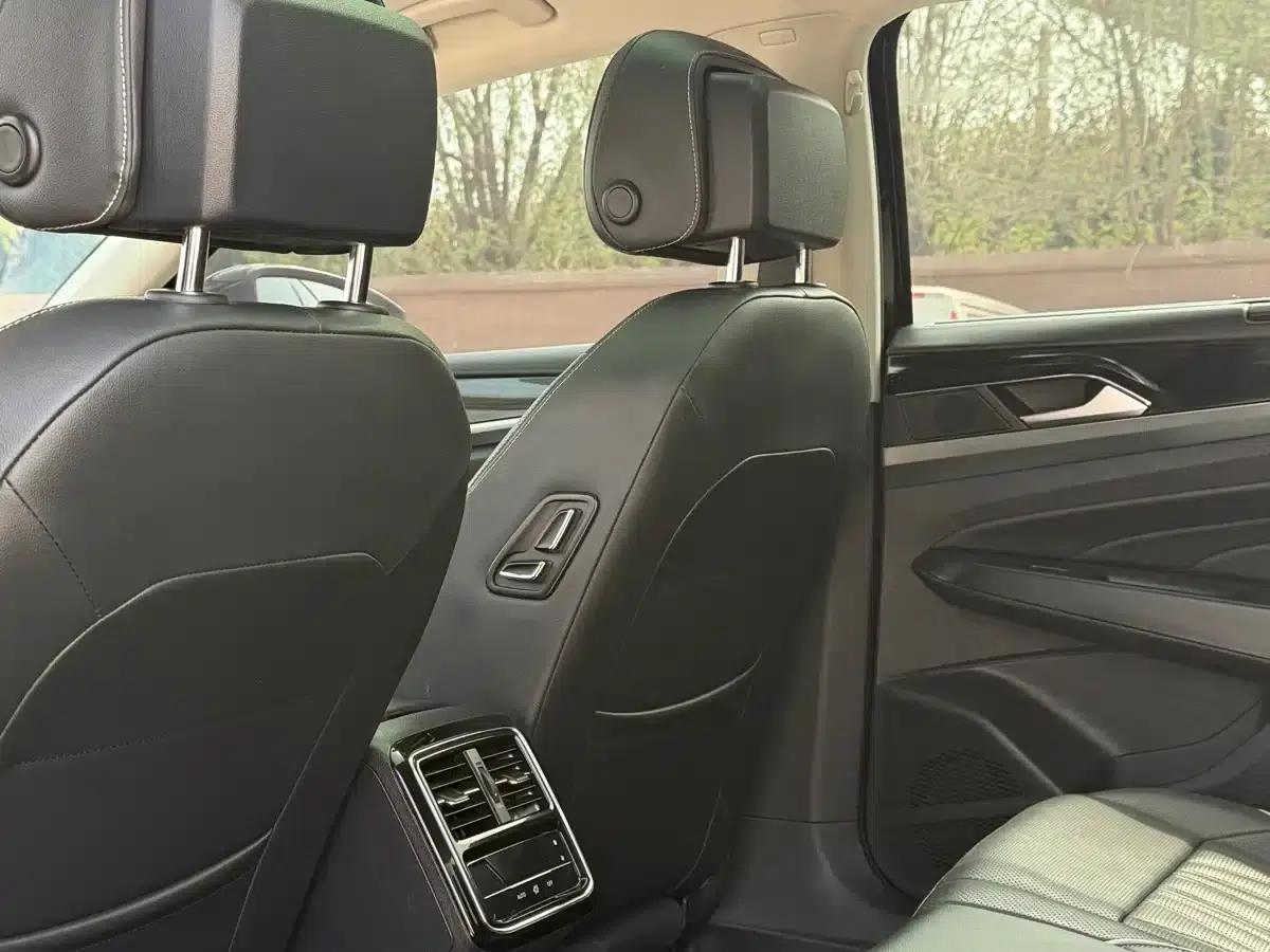 2022 Passat 330TSI Luxury Edition — миниатюра 8
