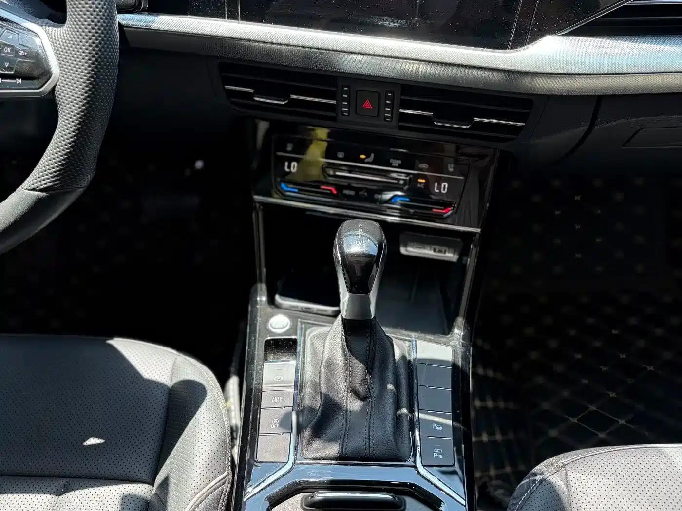 2024 Passat 380TSI Dragon Edition — миниатюра 11