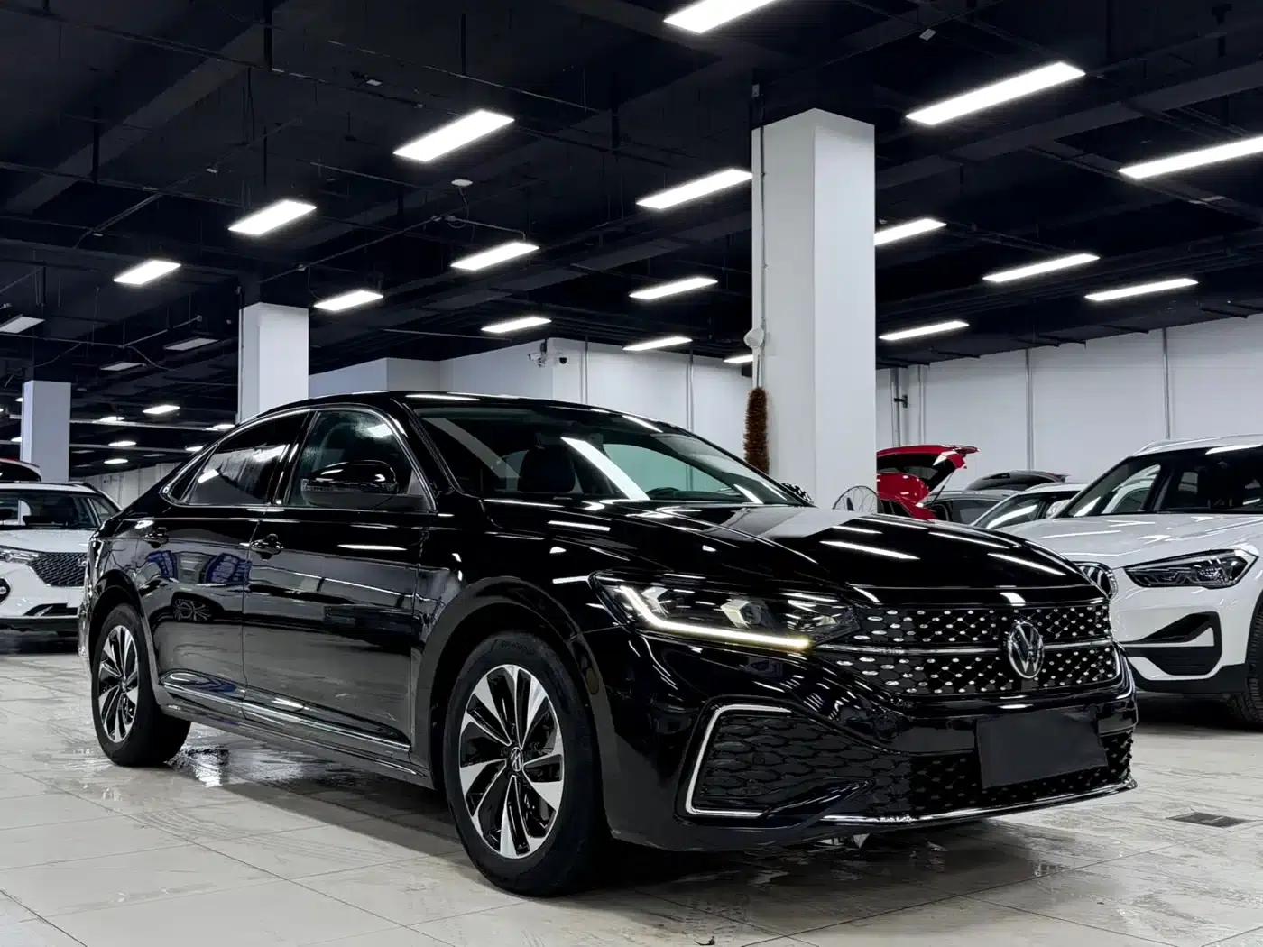 2022 Passat 280TSI Elite Edition — миниатюра 3