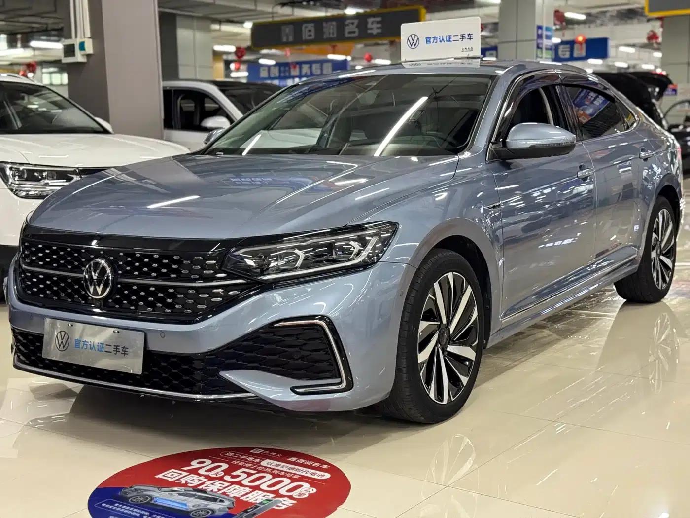 2022 Volkswagen Passat 330TSI Starry Sky Premium Edition — миниатюра 1