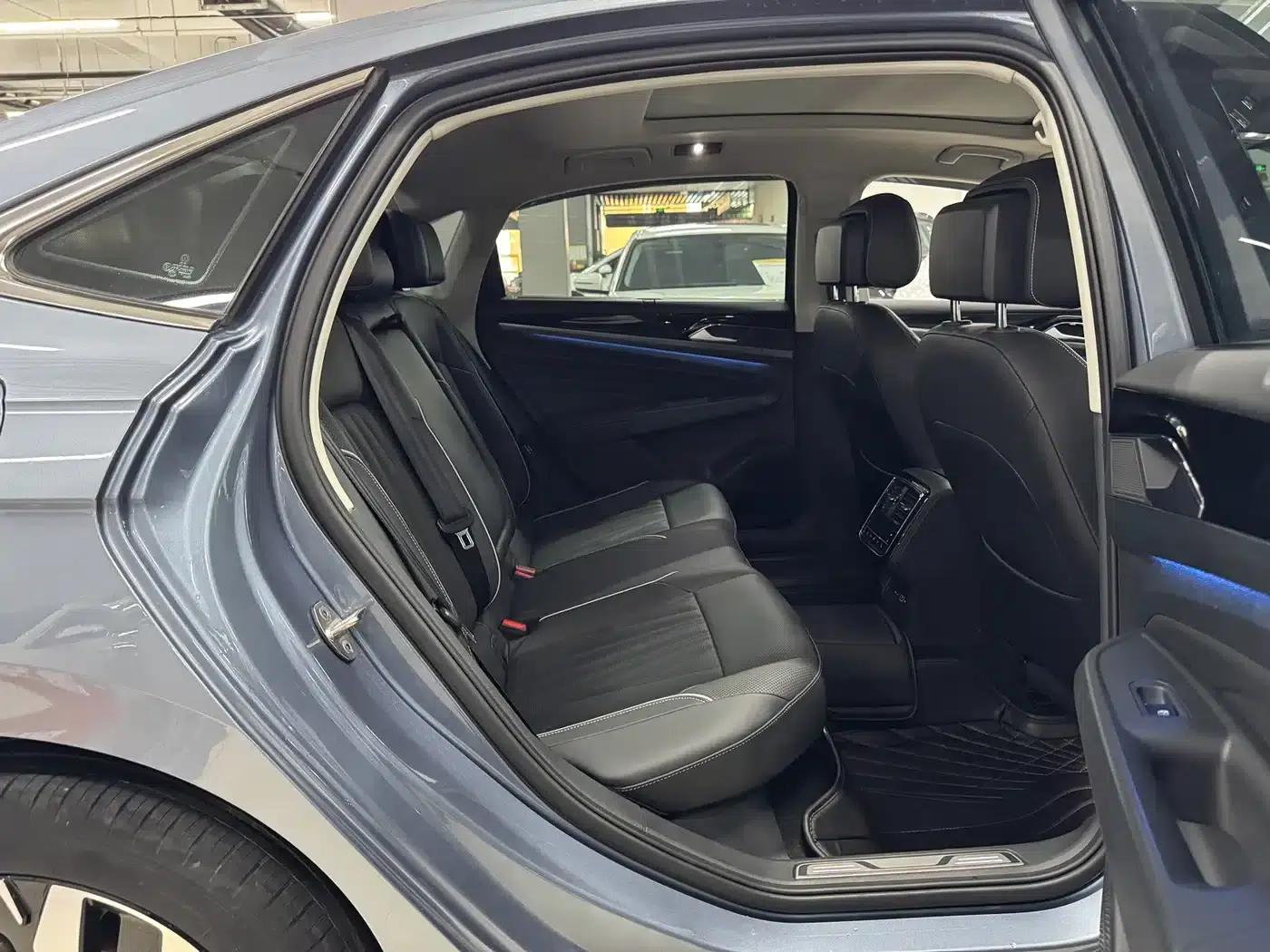 2022 Volkswagen Passat 330TSI Starry Sky Premium Edition — миниатюра 14