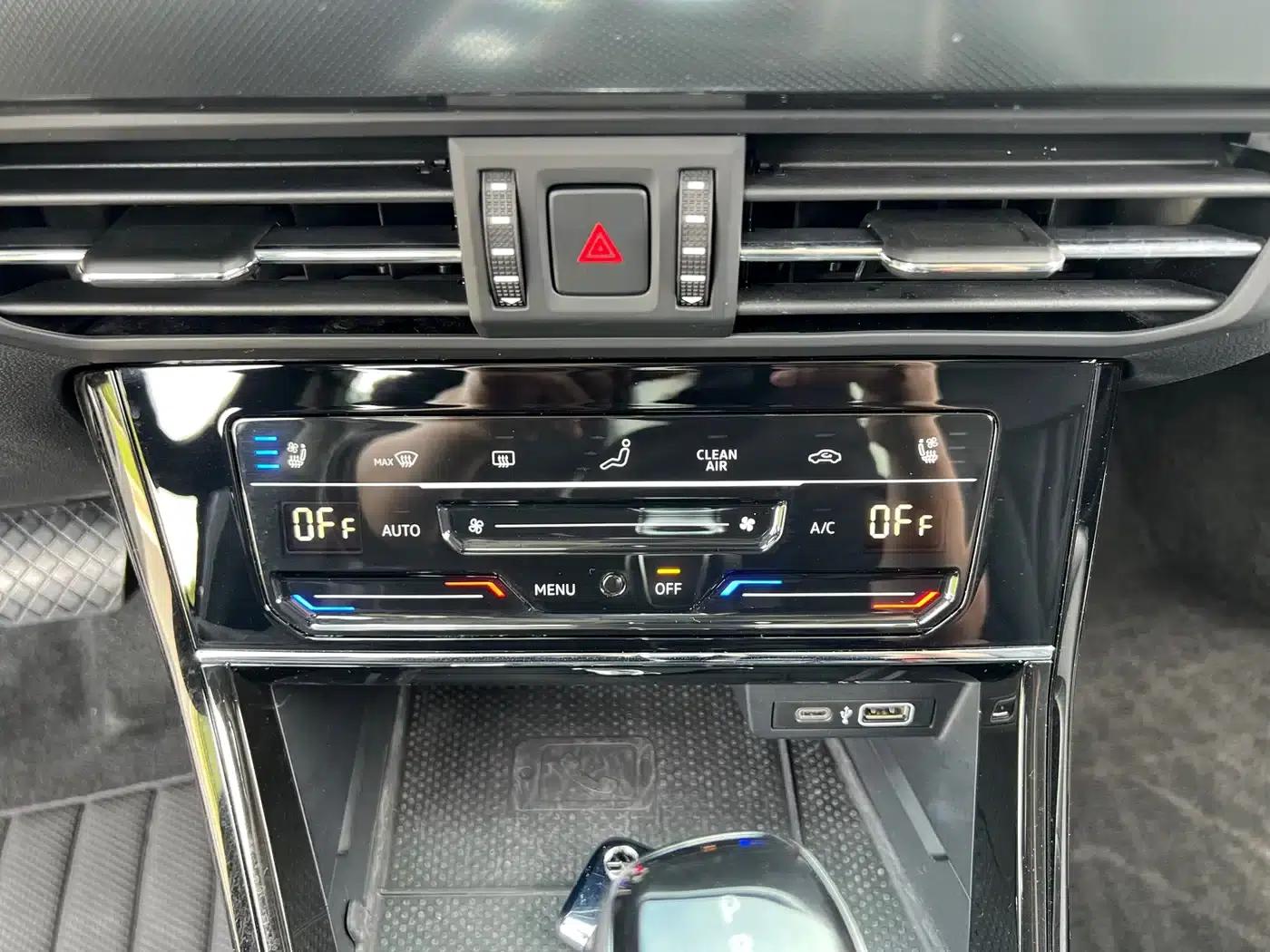 2023 Passat Facelift 330TSI Starry Sky Luxury Edition — миниатюра 16
