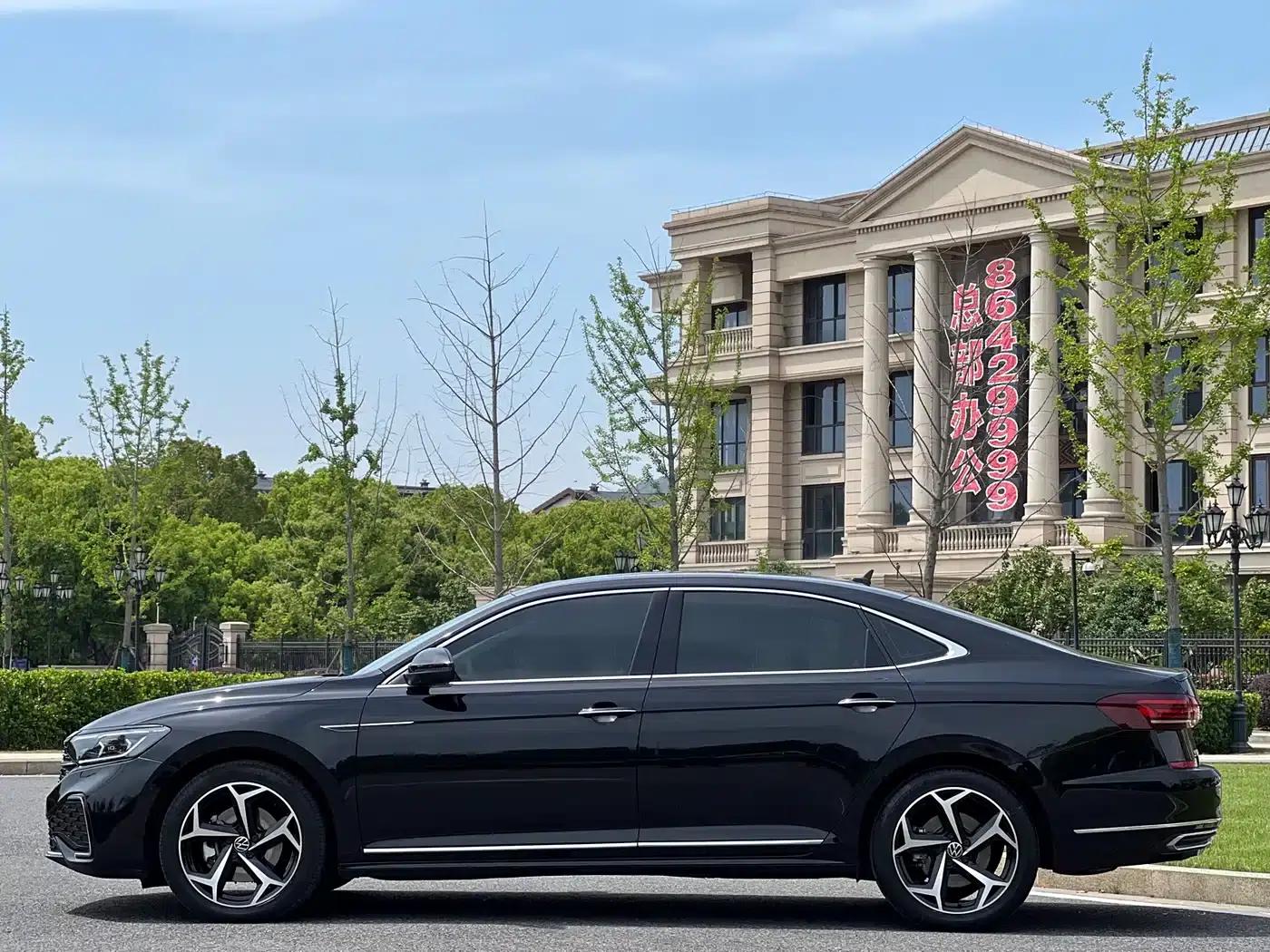 2023 Passat Facelift 330TSI Starry Sky Luxury Edition — миниатюра 4
