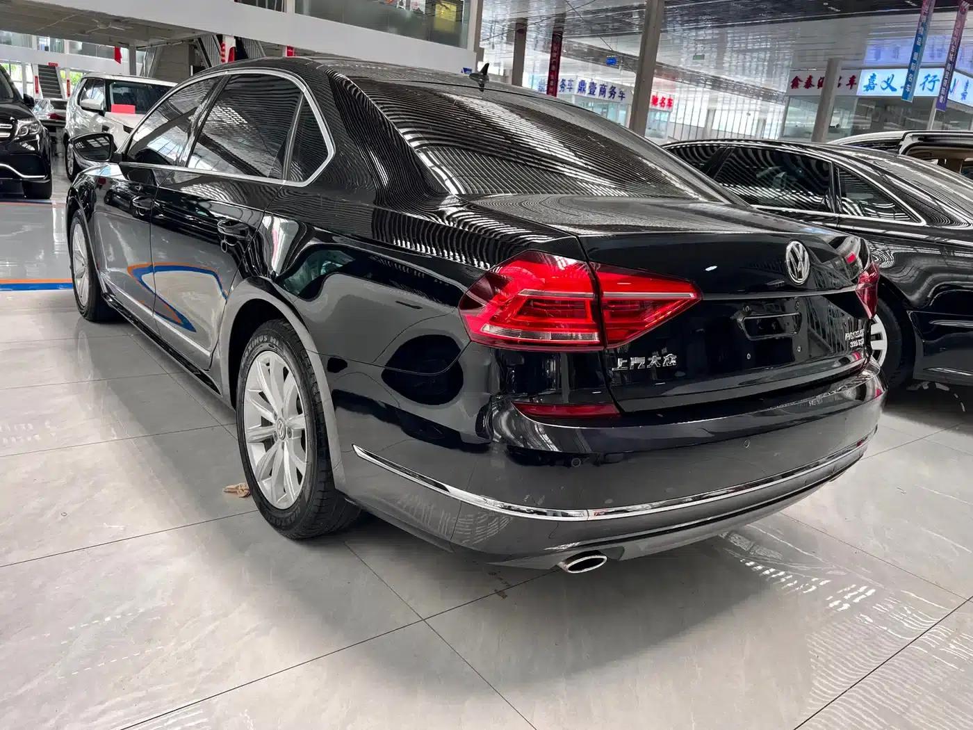 2017 Passat 330TSI DSG Premium Edition — миниатюра 4