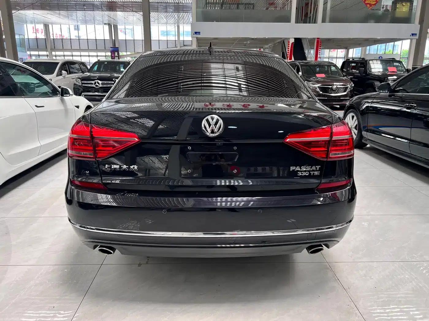 2017 Passat 330TSI DSG Premium Edition — миниатюра 5