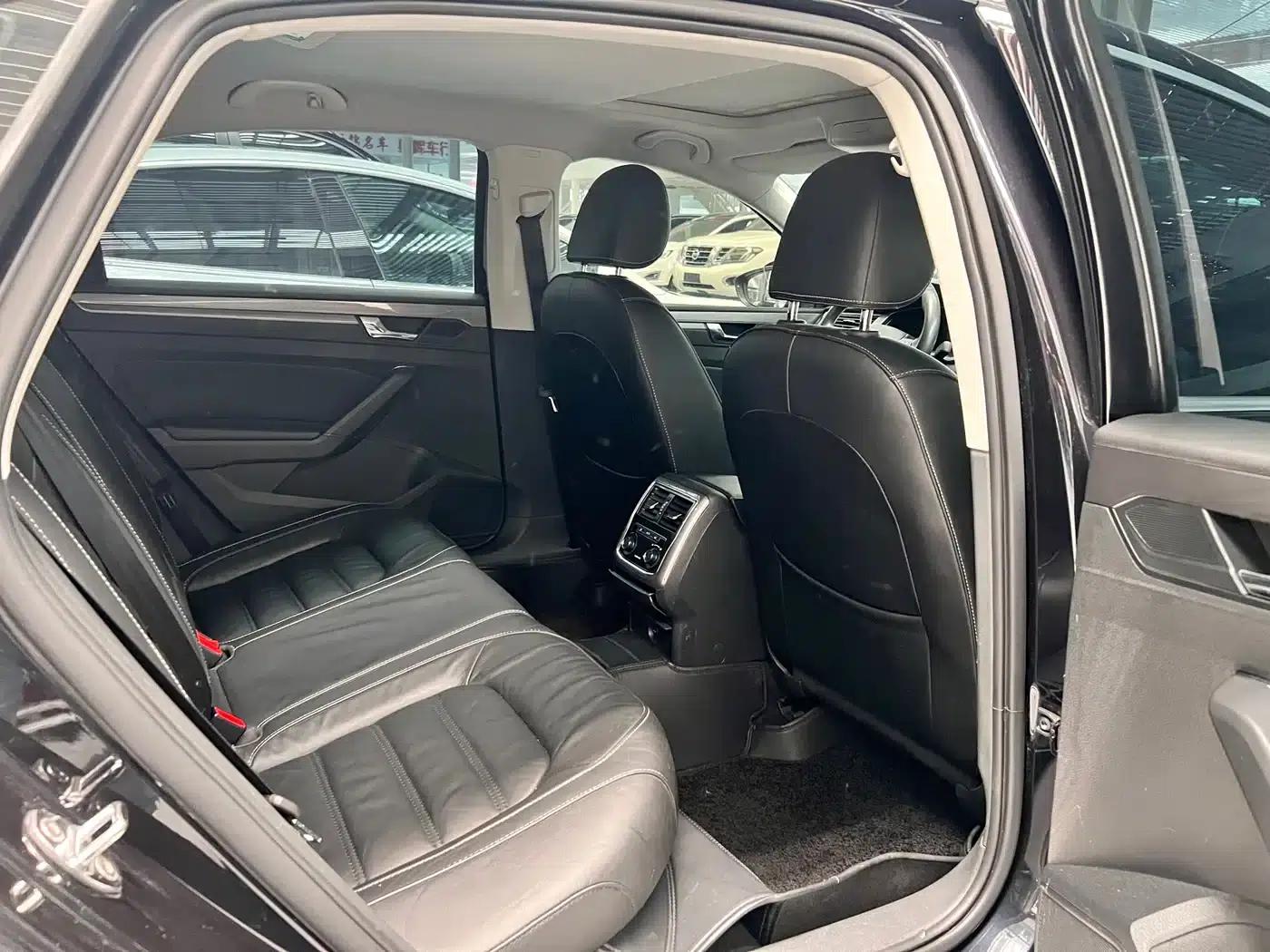 2017 Passat 330TSI DSG Premium Edition — миниатюра 9