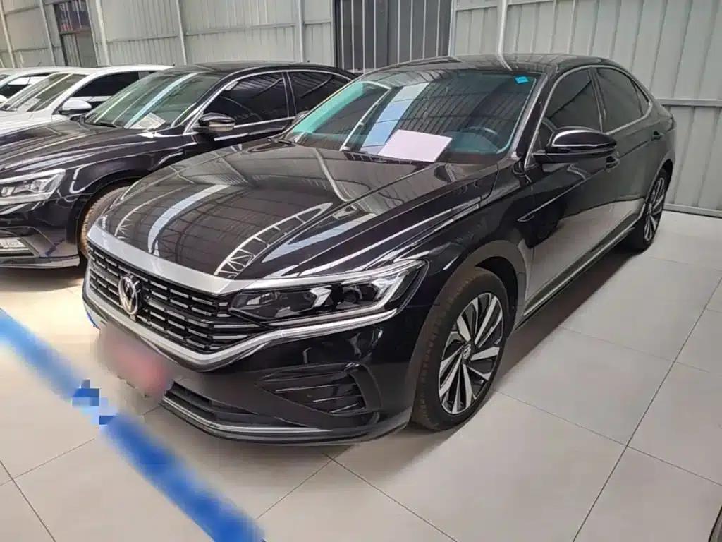 2022 Volkswagen Passat 330TSI Elite Edition — миниатюра 1