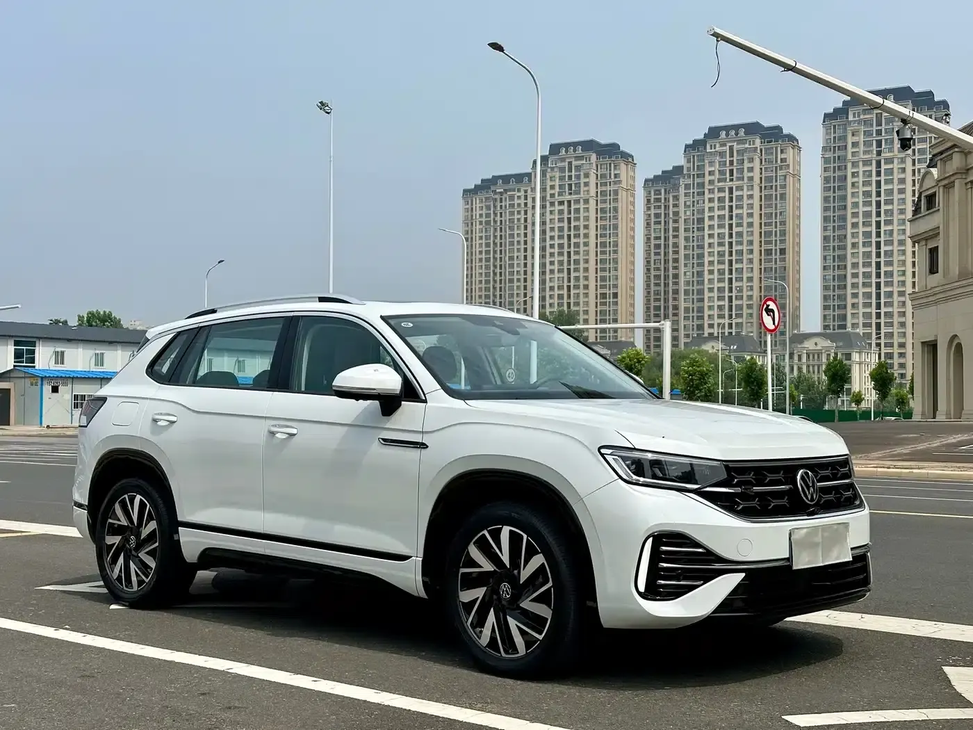 Tayron 2023 Facelift 380TSI AWD R-Line High-Performance Edition — миниатюра 3