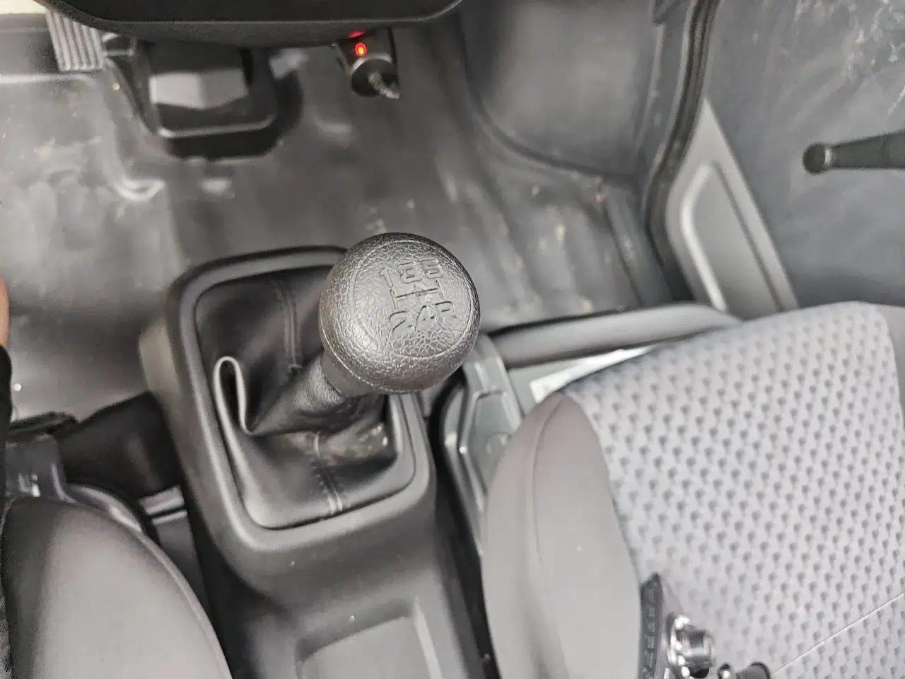 Wuling Zhiguang 2023 1.5L Practical Version 5/7 Seats — миниатюра 14