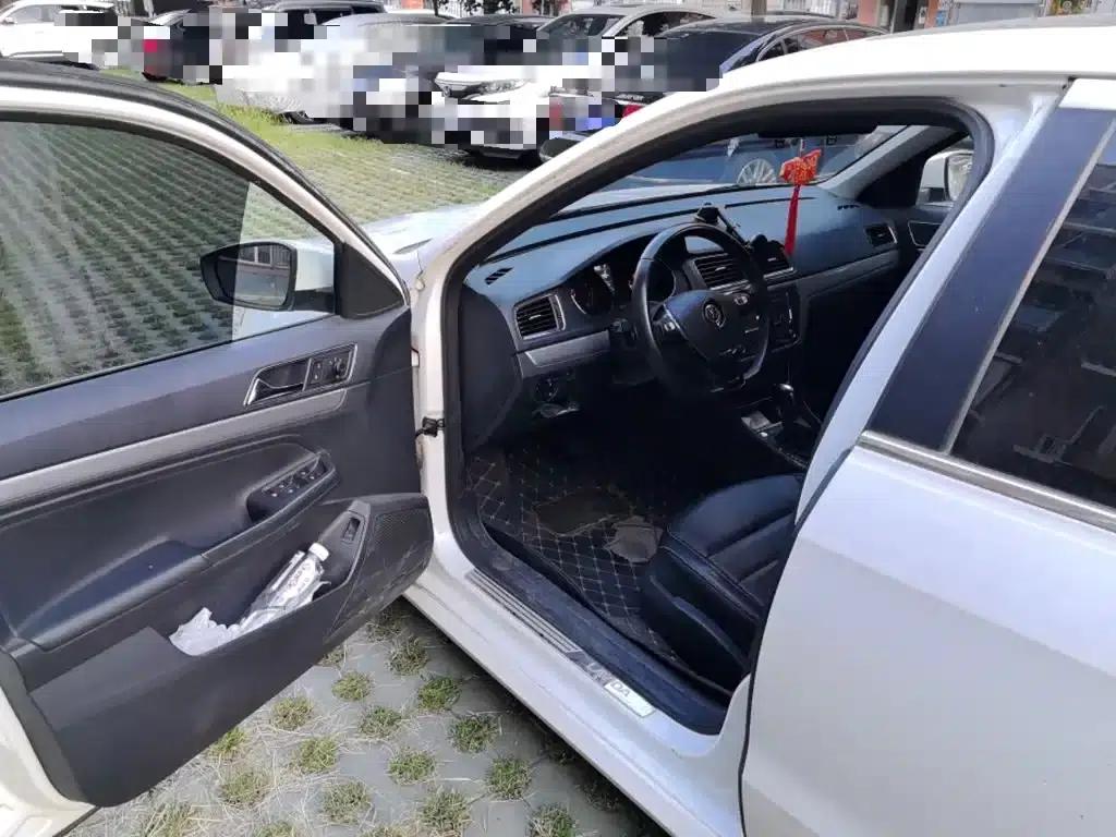 2017 Volkswagen Lavida 1.6L Automatic Comfort Edition — миниатюра 12