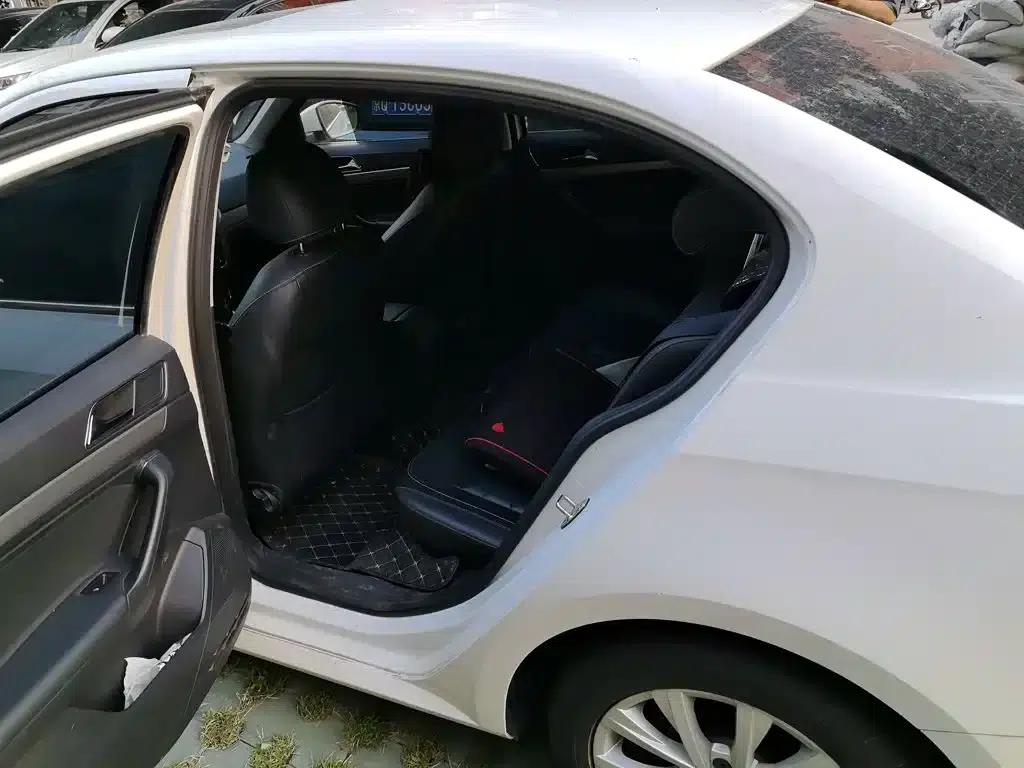 2017 Volkswagen Lavida 1.6L Automatic Comfort Edition — миниатюра 13