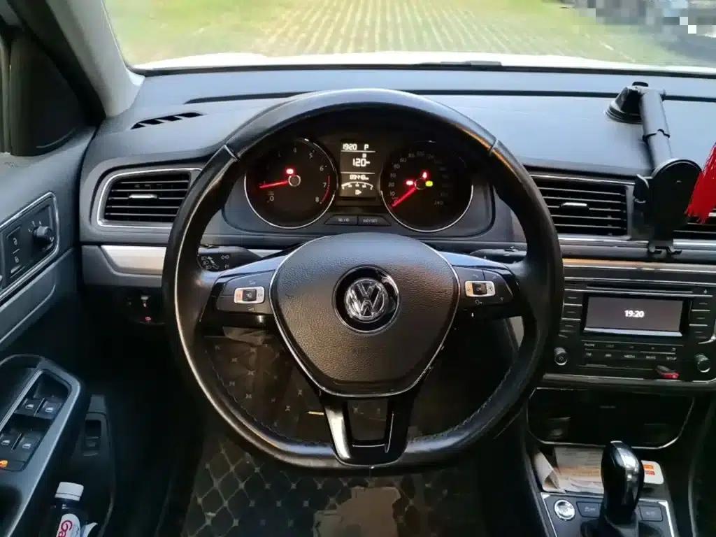 2017 Volkswagen Lavida 1.6L Automatic Comfort Edition — миниатюра 6
