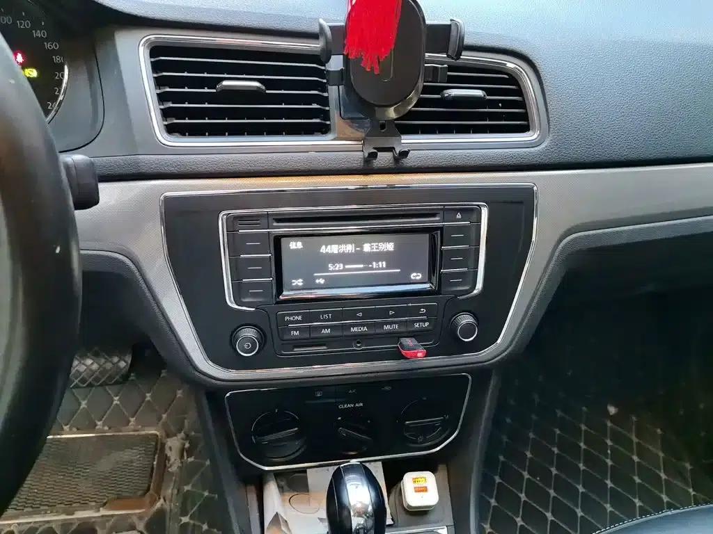 2017 Volkswagen Lavida 1.6L Automatic Comfort Edition — миниатюра 9