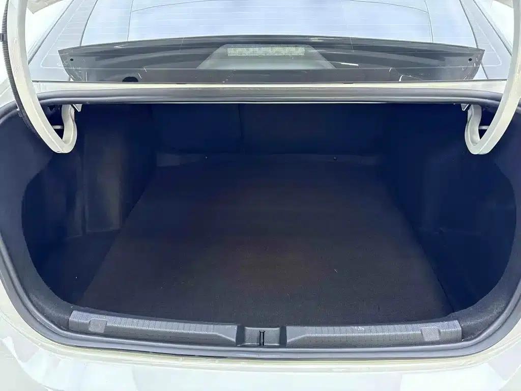 2024 Volkswagen Lavida 1.5L Automatic Starry Sky Five Million Edition — миниатюра 13