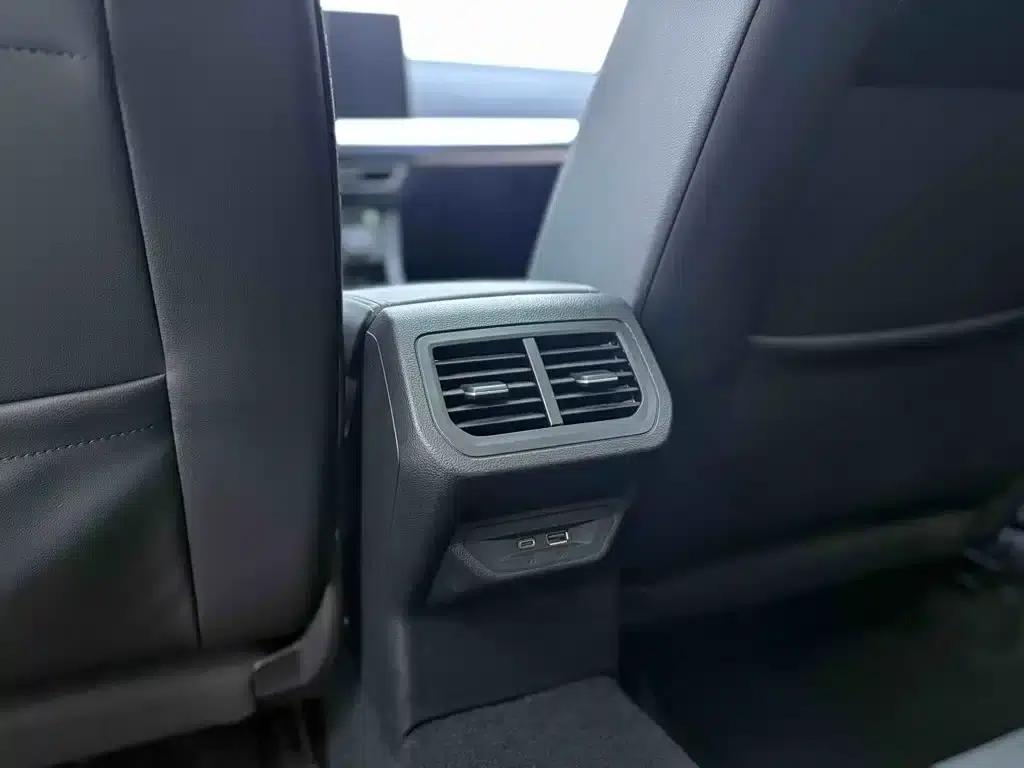 2024 Volkswagen Lavida 1.5L Automatic Starry Sky Five Million Edition — миниатюра 28