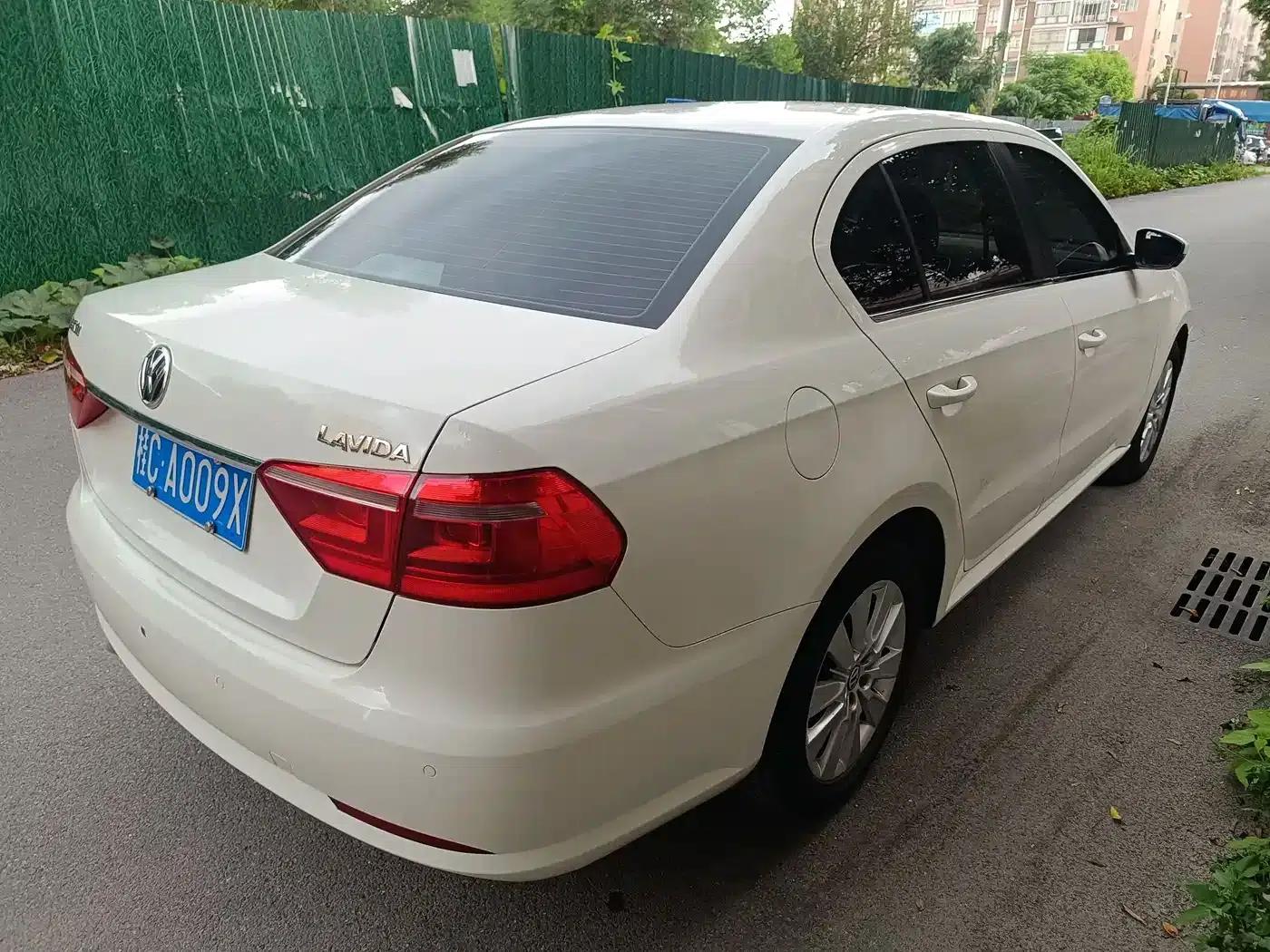 2013 Volkswagen Lavida Classic Facelift 1.6L Automatic Comfort Edition — миниатюра 4