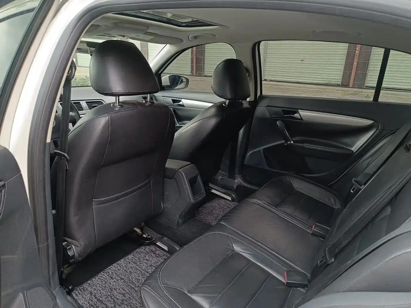 2013 Volkswagen Lavida Classic Facelift 1.6L Automatic Comfort Edition — миниатюра 9