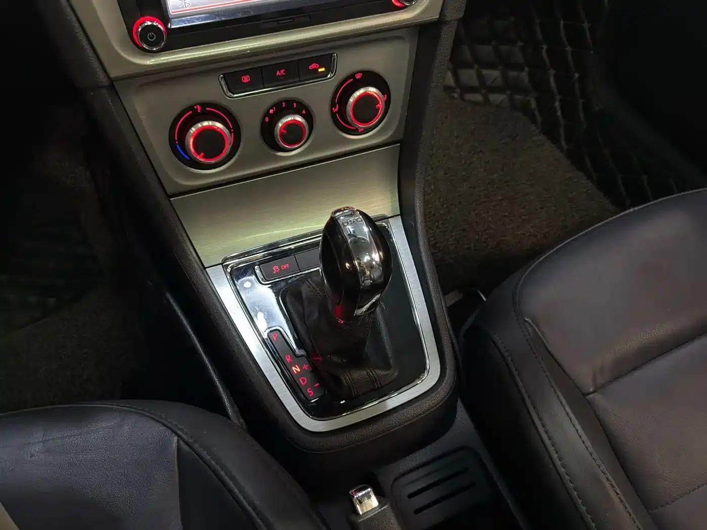 2013 Volkswagen Lavida Facelift 1.4TSI DSG Comfort Edition — миниатюра 11