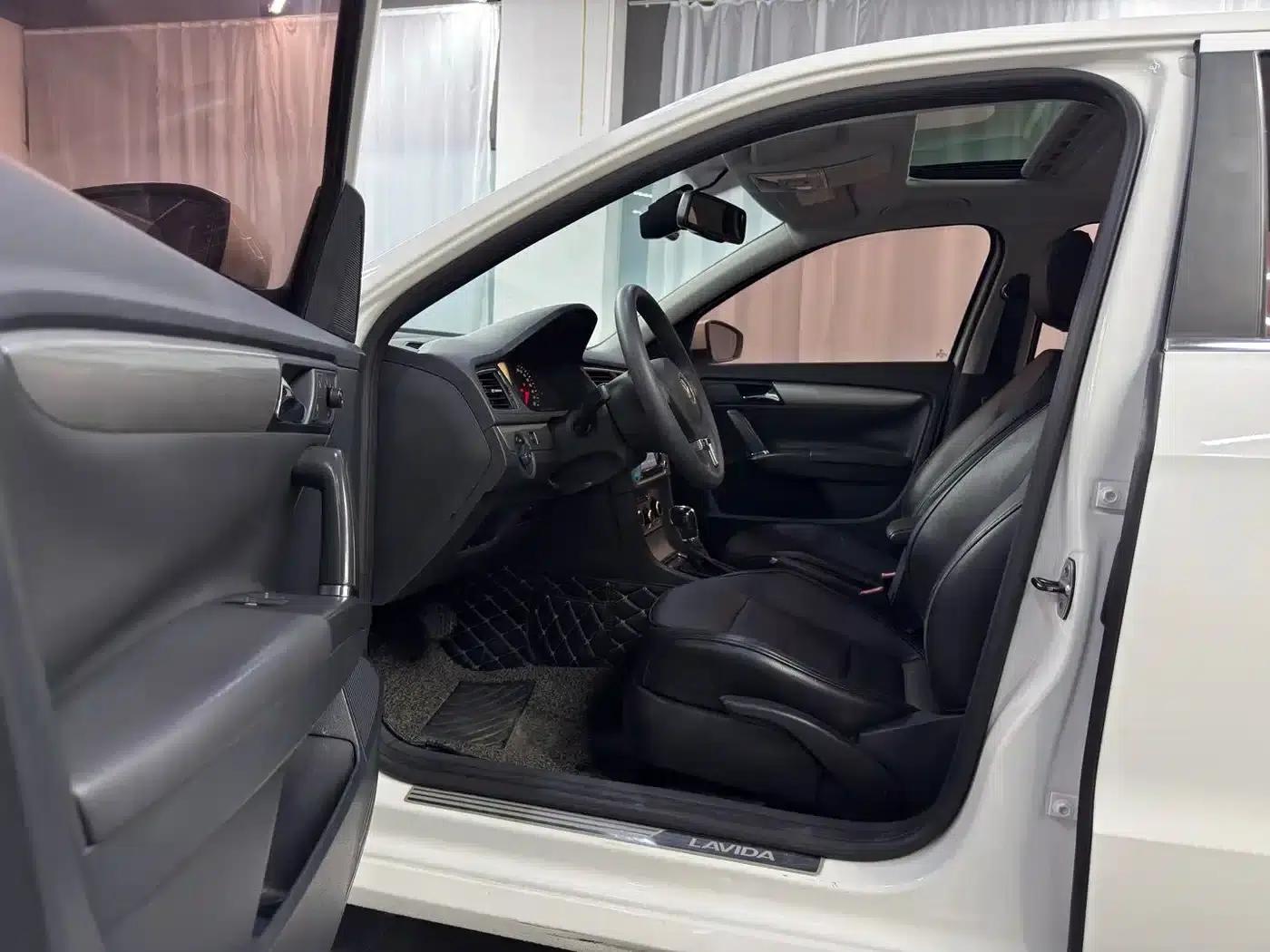 2013 Volkswagen Lavida Facelift 1.4TSI DSG Comfort Edition — миниатюра 15
