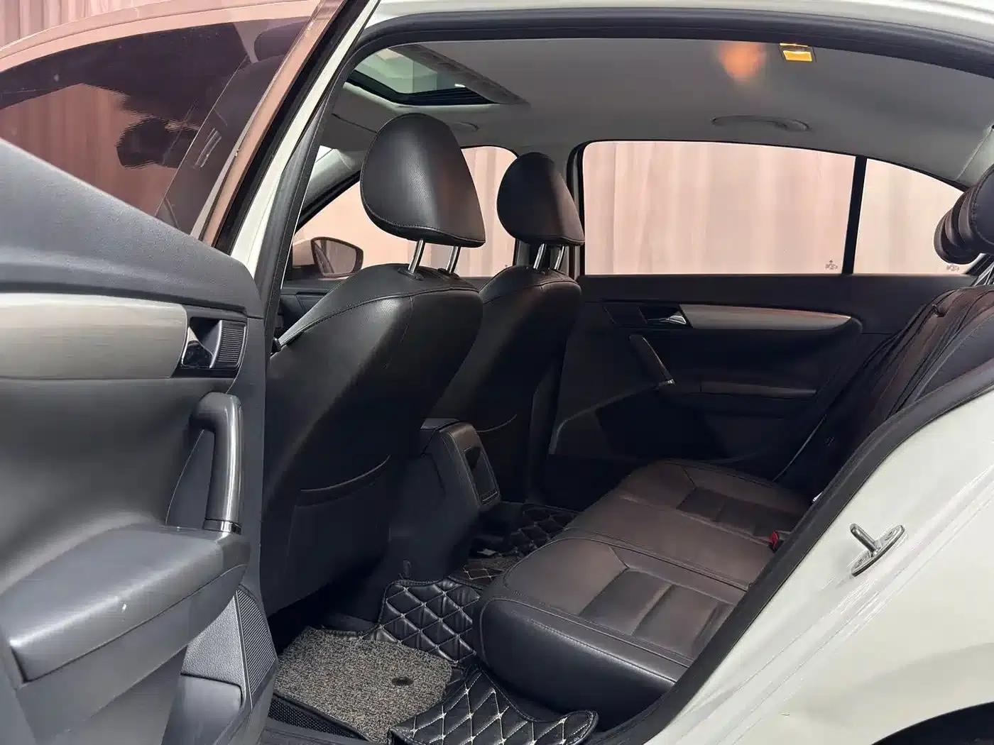 2013 Volkswagen Lavida Facelift 1.4TSI DSG Comfort Edition — миниатюра 16