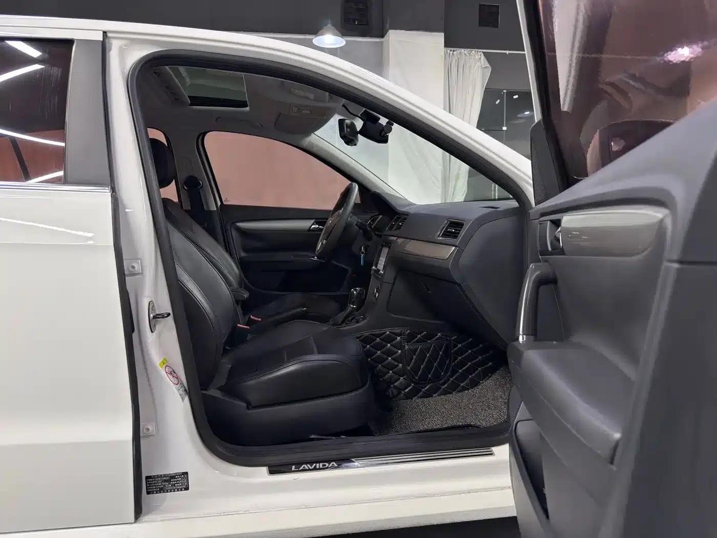 2013 Volkswagen Lavida Facelift 1.4TSI DSG Comfort Edition — миниатюра 18