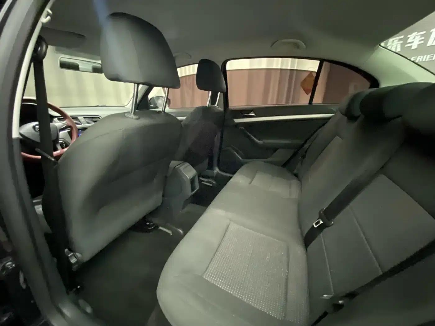 2017 Volkswagen Lavida 1.6L Automatic Fashion Edition — миниатюра 12