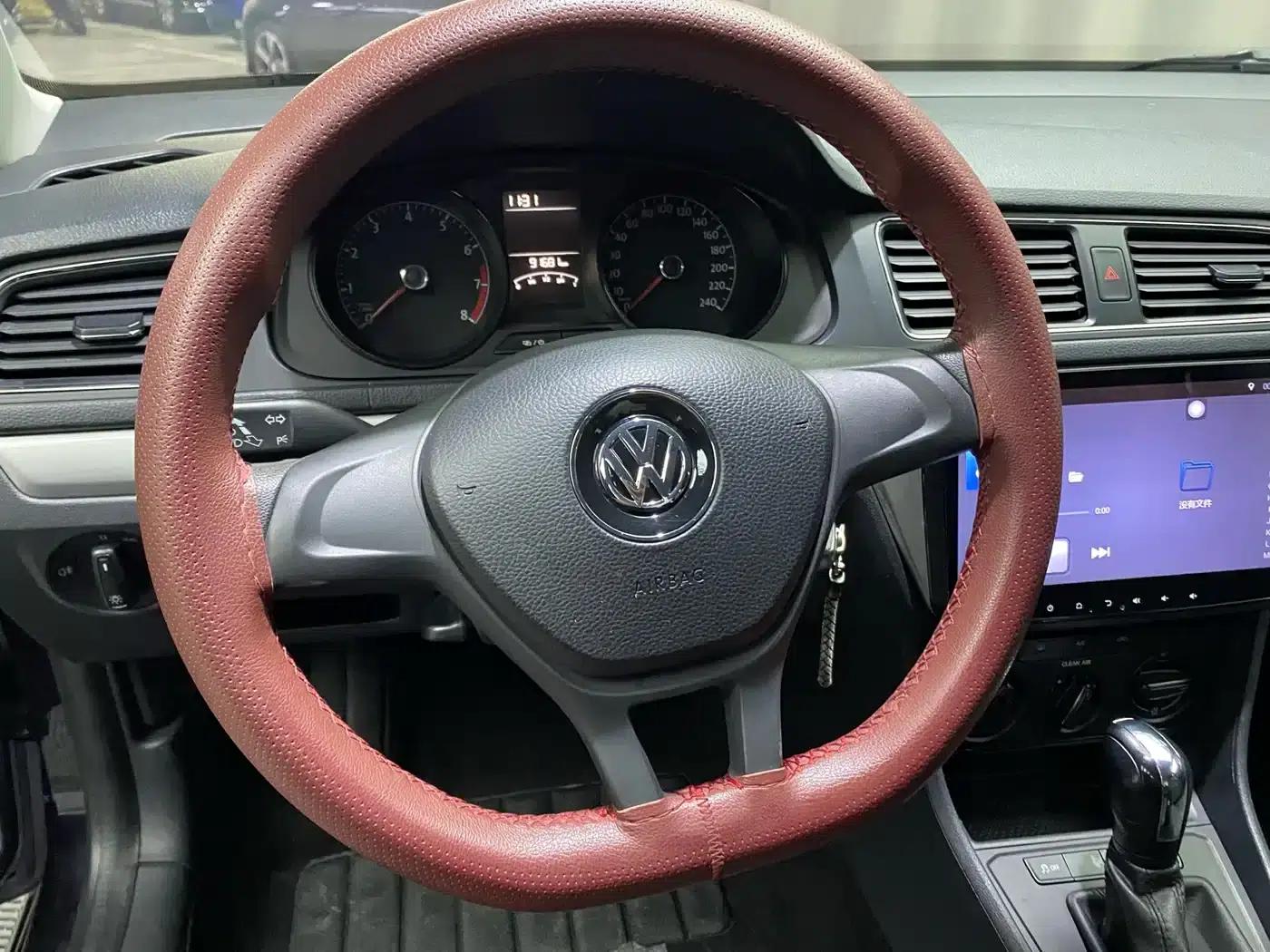2017 Volkswagen Lavida 1.6L Automatic Fashion Edition — миниатюра 10
