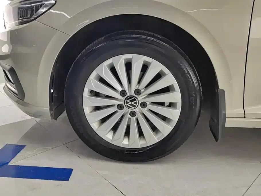2021 Volkswagen Lavida 1.5L Automatic Comfort Edition — миниатюра 6