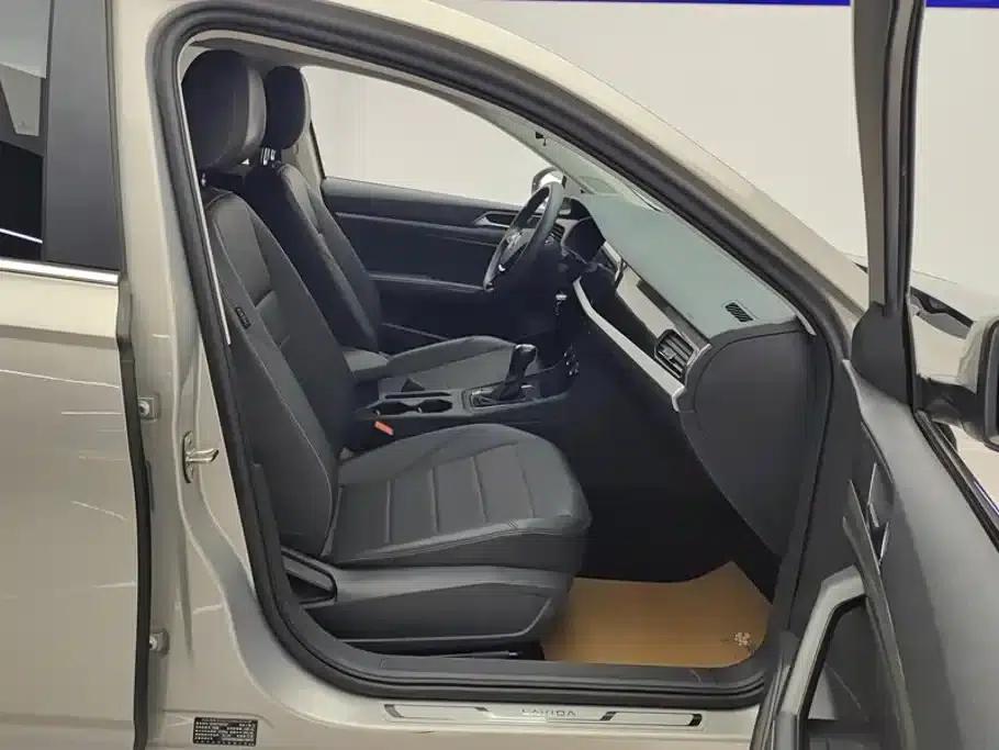 2021 Volkswagen Lavida 1.5L Automatic Comfort Edition — миниатюра 8