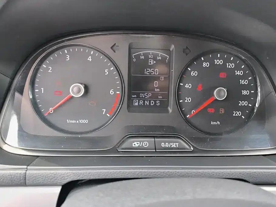 2013 Volkswagen Lavida Classic Facelift 1.6L Automatic Fashion Edition — миниатюра 14