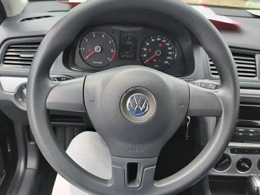 2013 Volkswagen Lavida Classic Facelift 1.6L Automatic Fashion Edition — миниатюра 15