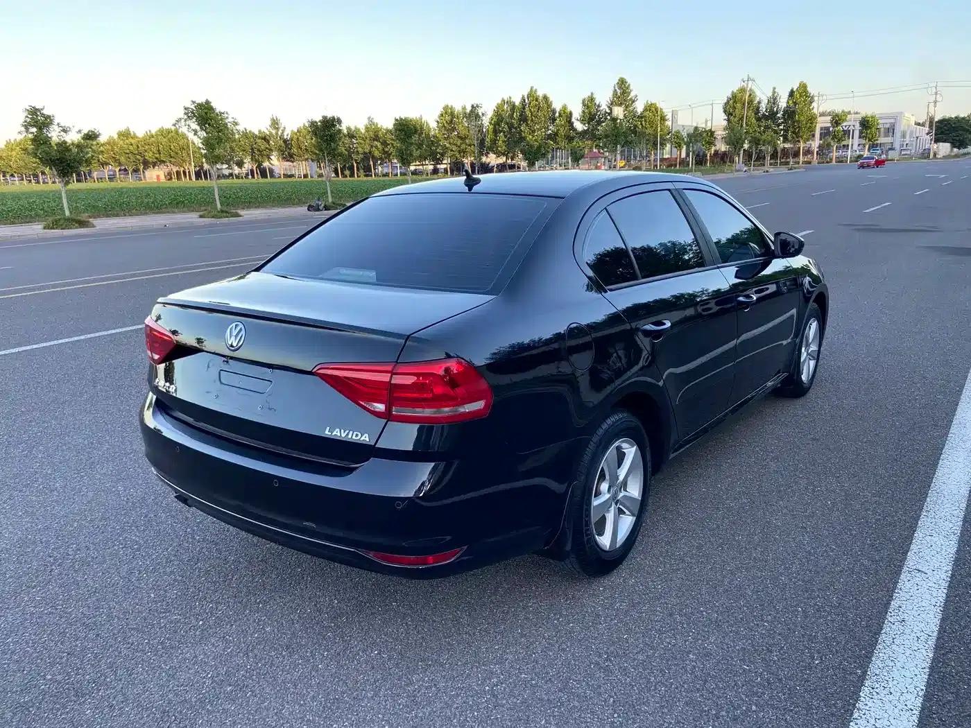 2015 Volkswagen Lavida 1.6L Manual Fashion Edition — миниатюра 4