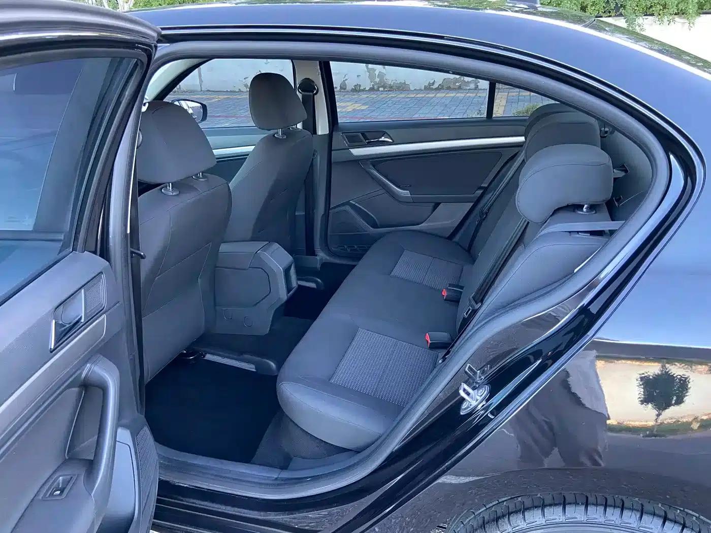 2015 Volkswagen Lavida 1.6L Manual Fashion Edition — миниатюра 9