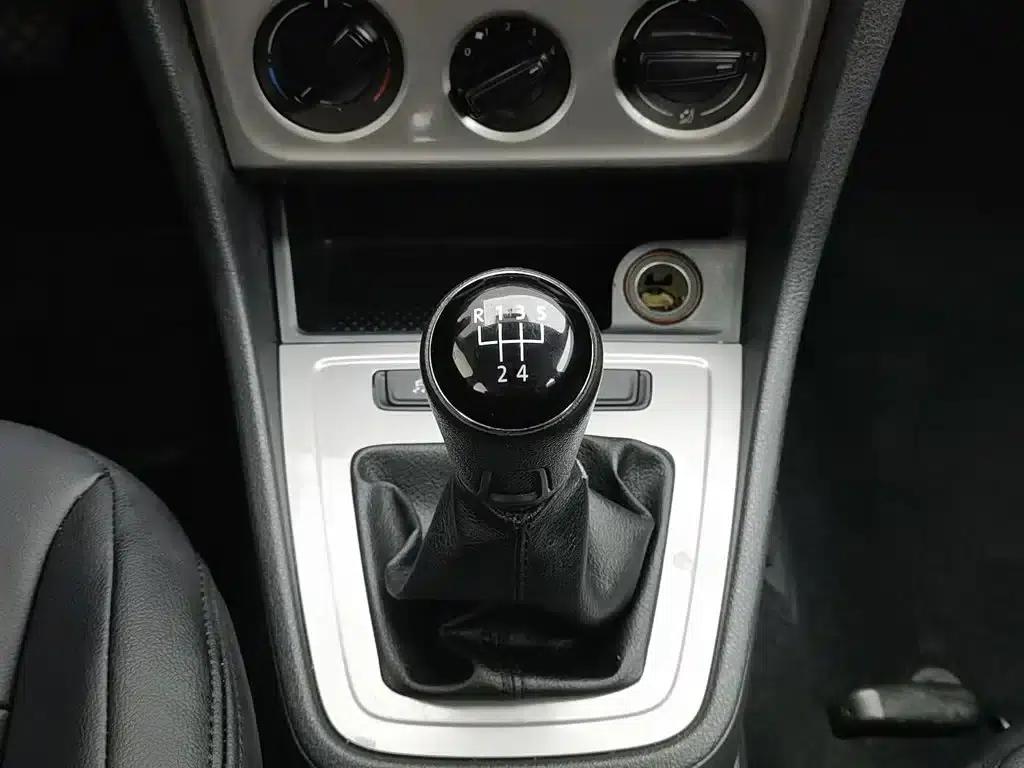 2013 Volkswagen Lavida 1.6L Manual Fashion Edition — миниатюра 13