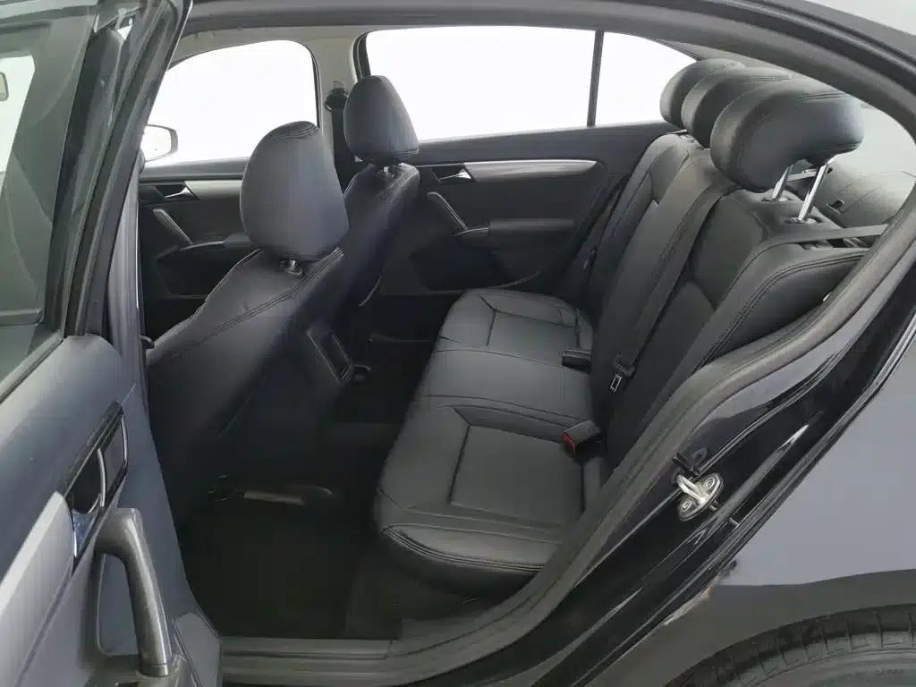 2013 Volkswagen Lavida 1.6L Manual Fashion Edition — миниатюра 15