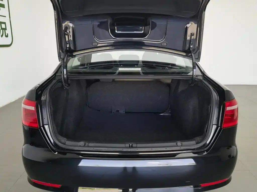 2013 Volkswagen Lavida 1.6L Manual Fashion Edition — миниатюра 16