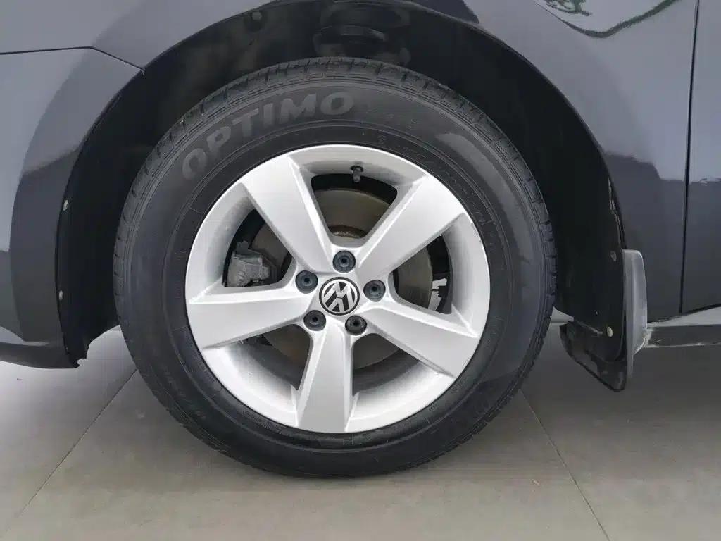 2013 Volkswagen Lavida 1.6L Manual Fashion Edition — миниатюра 17