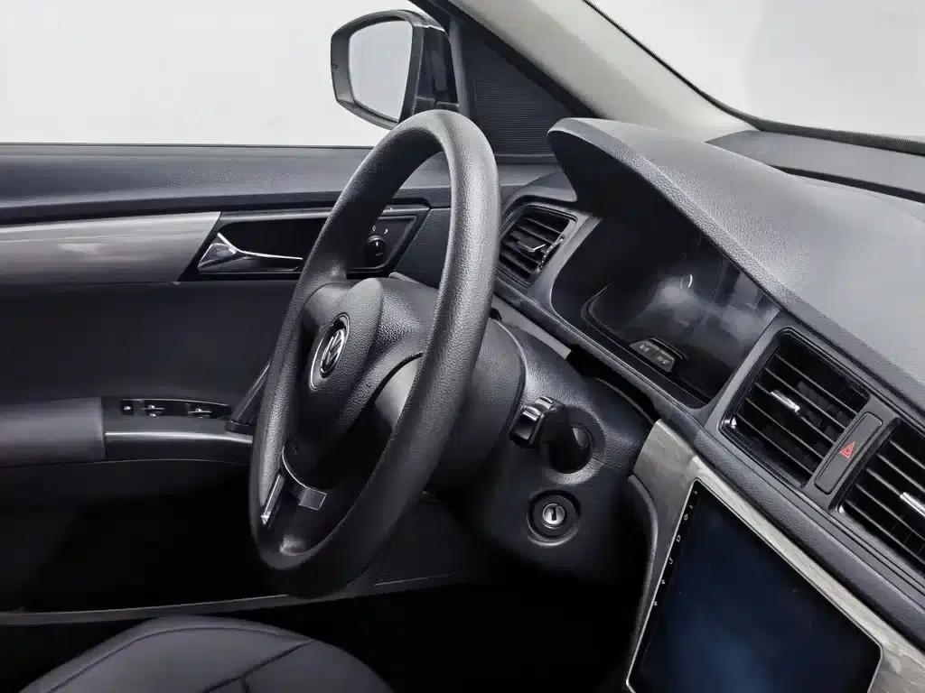2013 Volkswagen Lavida 1.6L Manual Fashion Edition — миниатюра 22