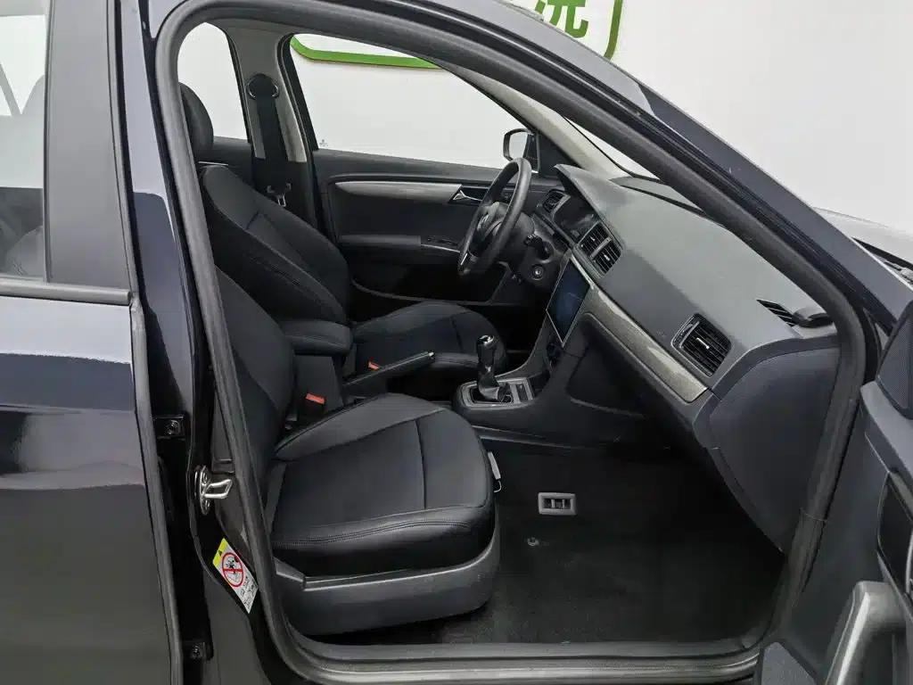 2013 Volkswagen Lavida 1.6L Manual Fashion Edition — миниатюра 23