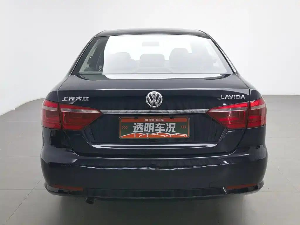 2013 Volkswagen Lavida 1.6L Manual Fashion Edition — миниатюра 4